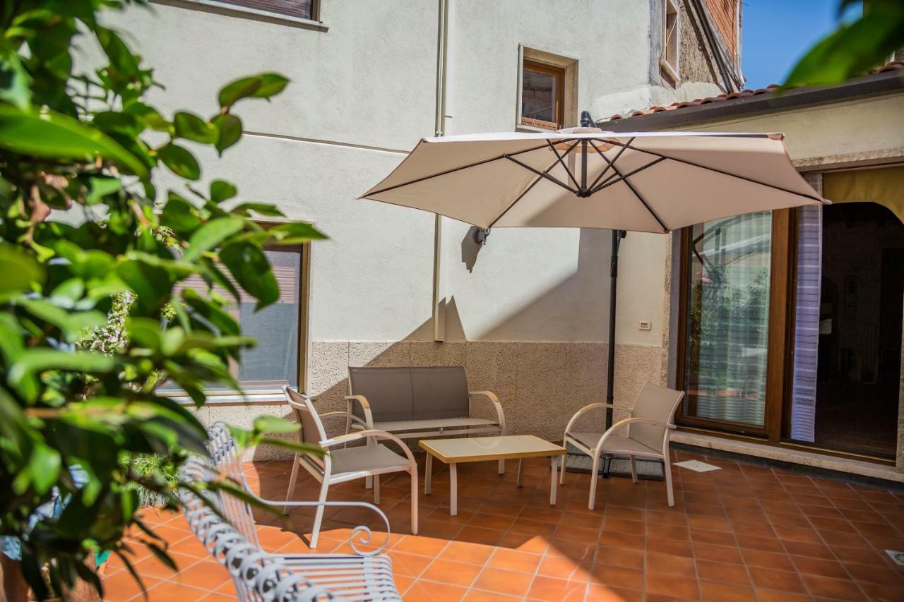 B&B Cortile Aurora Bronte Exterior photo