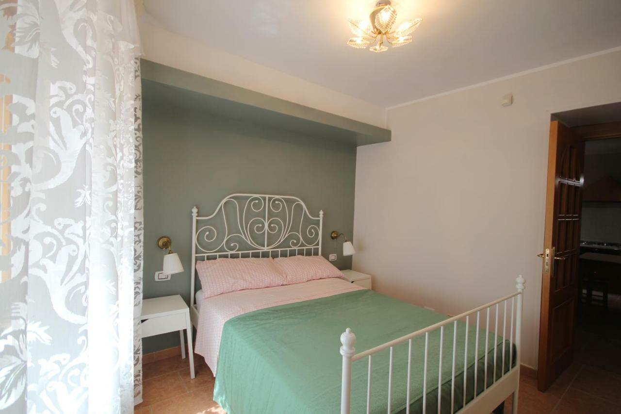 B&B Cortile Aurora Bronte Exterior photo